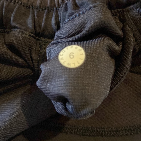 Lululemon Hotty Hot Short 4 - Picture 9 of 9